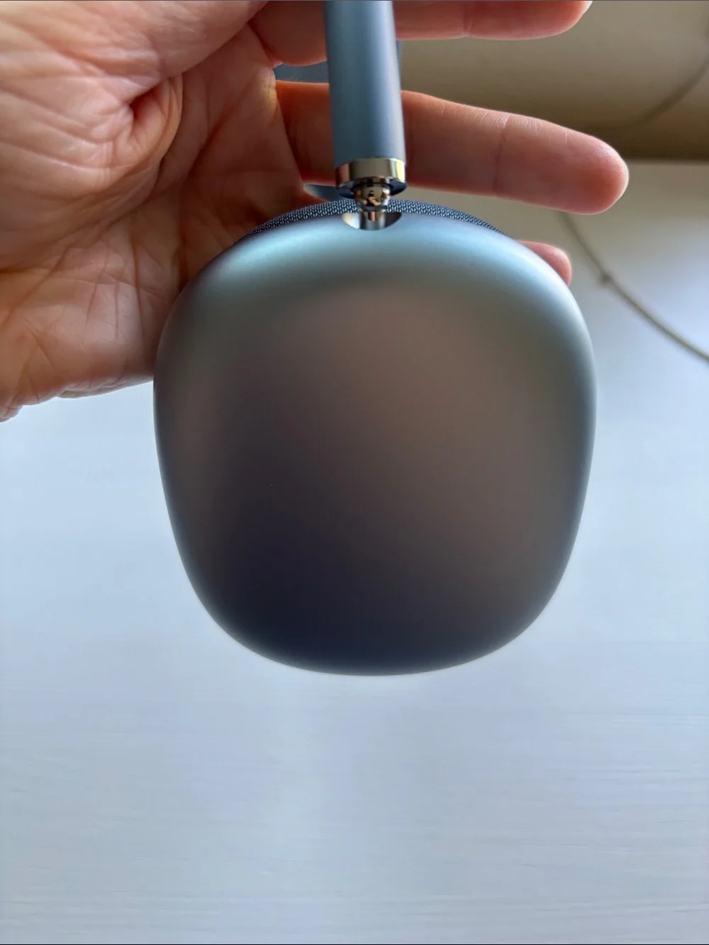 Apple Airpods Max in Blue - Picture 8 of 14